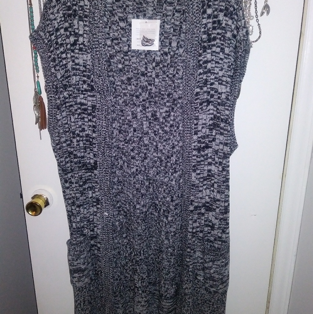 Sleeveless Long Cardigan